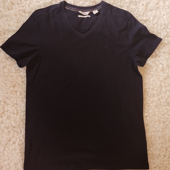 Calvin Klein Men Sz M Navy Blue V-Neck Liquid Touch T-Shirt - Picture 2 of 5